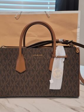 NWT-Michael Kors Brown Signature (MAPLE)Large7 Satchel with Tan Trim